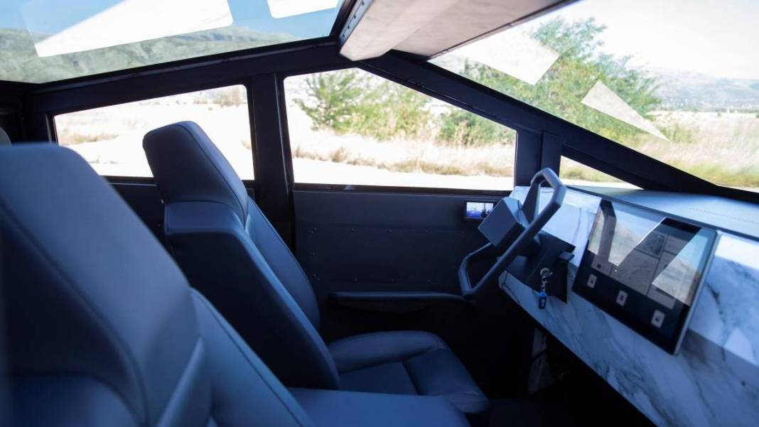 Araba değil saray! Tesla Cybertruck'ın iç tasarım görüntüleri ortaya çıktı, şimdiden 1.5 milyondan fazla siparişi var 3